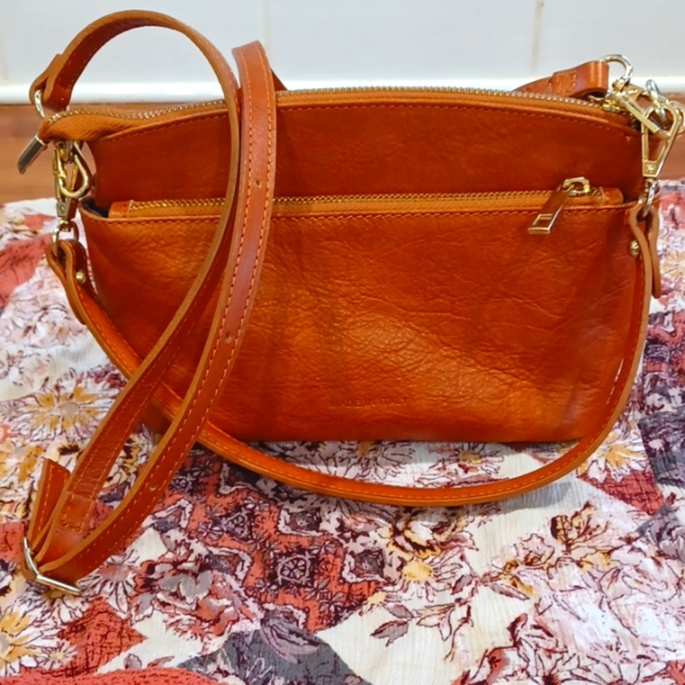 EUC WOMENS LEATHER BAG